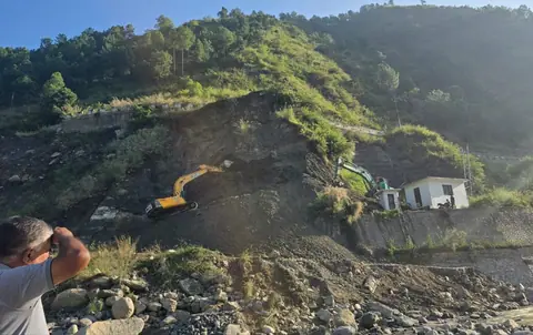 पृथ्वी र बीपी राजमार्ग एकतर्फी सञ्चालनमा, देशभर दर्जनौँ सडकखण्ड अझै अवरुद्ध