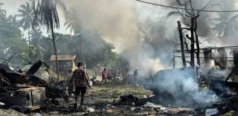 म्यान्मामा बजारमा सेनाको हवाई आक्रमण, ३३ जनाको मृत्यु, ३६ घाइते