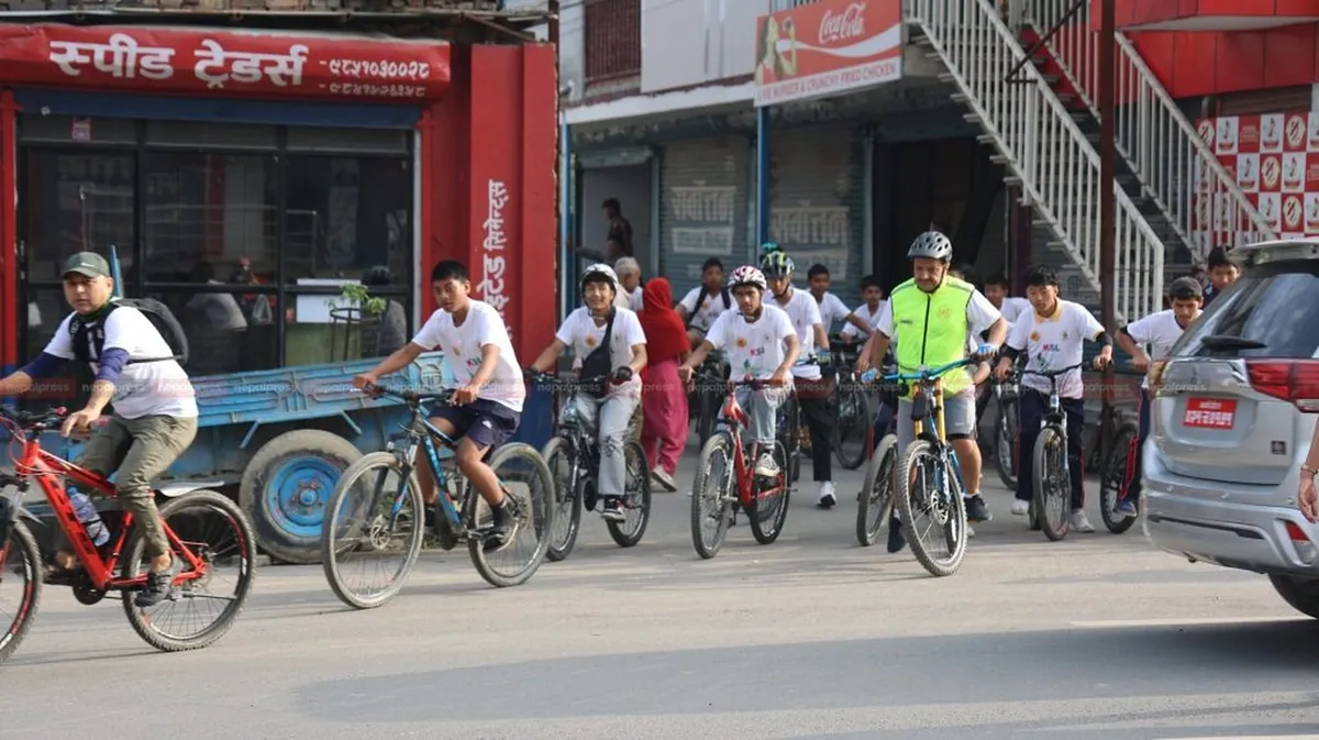 संविधान दिवसमा बाढीपीडितका लागि ललितपुरमा साइकल र्‍याली