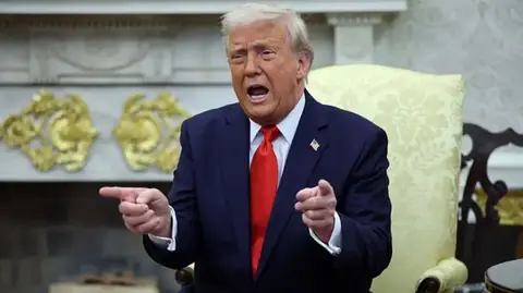 US Supreme Court temporarily allows Trump policy of deporting migrants to third countries