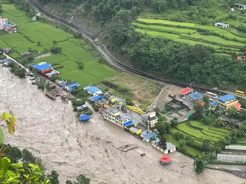 कालीगण्डकीको बाढीले पर्वतको जलजलामा करिब दुई दर्जन घर बगायो
