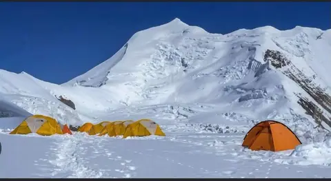 मनाङको हिमलुङ हिमालमा हिमपहिरो, १० जना आरोही तथा सहयोगी सम्पर्कविहीन