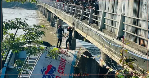 नारायणी पुलमा अड्किएको ‘राइनो क्रुज’ निकाल्ने काम सुरु