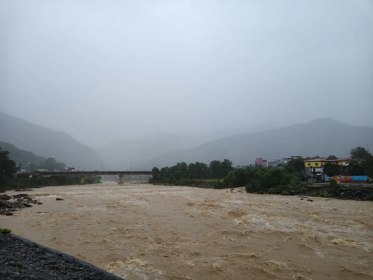 कोशी ब्यारेजका ३१ ढोका खुला; तिनाउ, त्रिशूली र रोशी सतर्कता तहमाथि