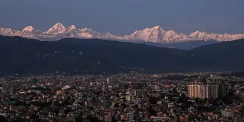 चार दिनको झरीपछि खुल्यो उपत्यकाको आकाश, देखिए हिमशृङ्खला