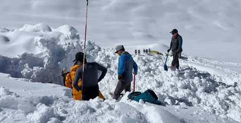 हिमलुङ हिमपहिरो: थप दुई शव फेला, मृतकको संख्या ४ पुग्यो