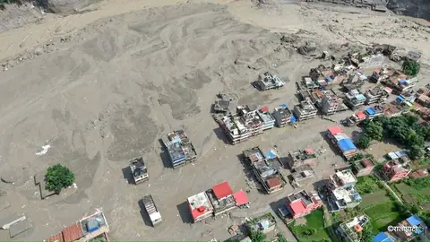 भोटेकोशी बाढीले सडक सञ्जाल टुटेपछि रसुवामा खाद्यान्न अभाव, बिरामी मारमा