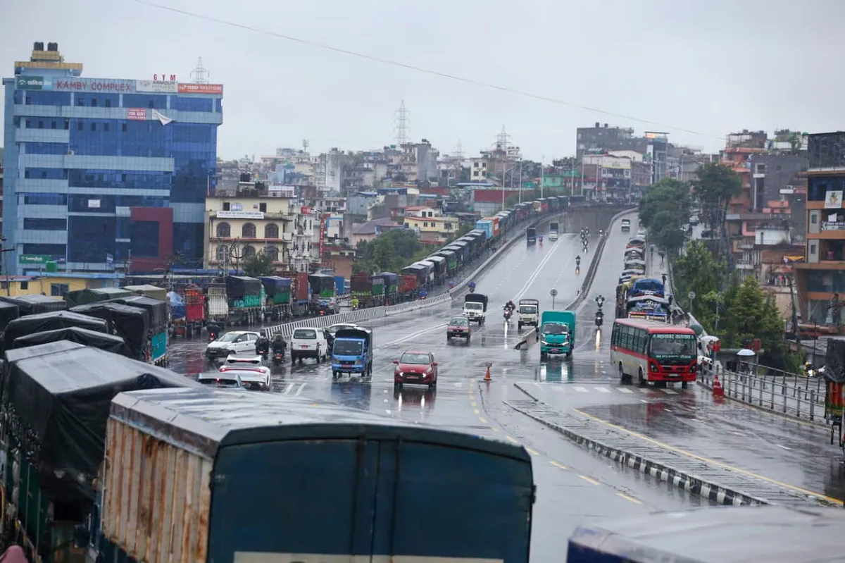काठमाडौँ जोड्ने प्रमुख राजमार्ग अवरुद्ध, त्रिभुवन राजपथ मात्र खुला