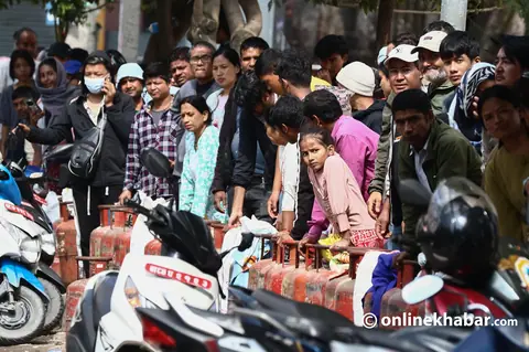 दसैँका लागि उपत्यकामा तोकिएका स्थानबाट ग्यास बिक्री र सिलिन्डर साटफेर
