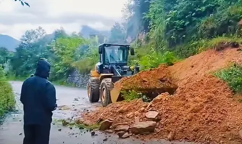 Floods, landslides disrupt road traffic in Gandaki and Karnali provinces