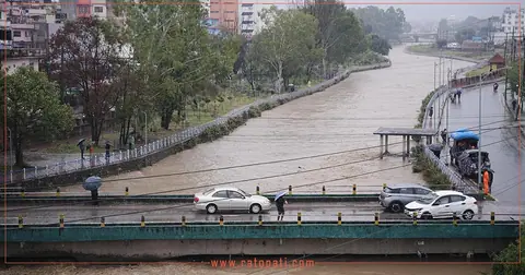 रोशी, बागमती, मनोहरासहितका नदी सतर्कता तहमाथि, इङ्खुमा पहिरोले अस्थायी बाँध