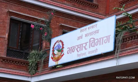 पहिलो त्रैमासमा वैदेशिक व्यापार बढ्यो, दसैँको महिनामा आयात उच्च