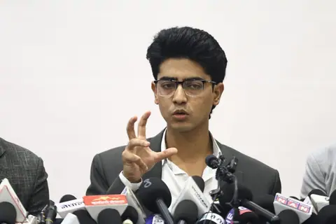 मिराज ढुंगानाको घोषणा: दसैँपछि तेस्रो ध्रुवको वकालत, पक्राउ गर्नु परे दिउँसै गर्न आग्रह