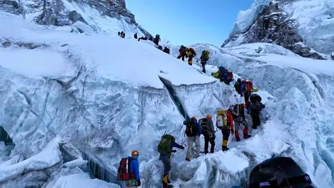 शरद् ऋतुमा हिमाल आरोहणका लागि ७१ देशका १ हजार ९८ आरोहीलाई अनुमति