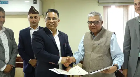 भोटेकोशी बाढीपीडितका लागि रेडक्रसले २ हजार घर बनाउने, भवन विभागसँग सम्झौता