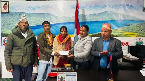 मुगुमा अन्तरजातीय विवाह गर्ने दुई जोडीलाई जनही एक लाख प्रोत्साहन