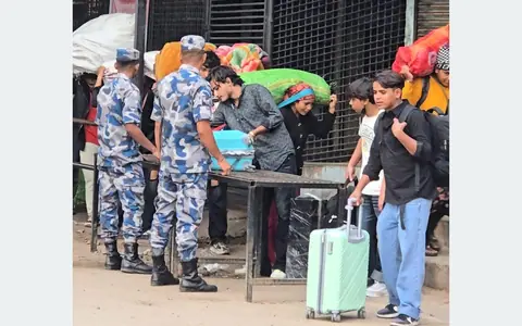 दसैँ मनाउन भारतबाट नेपाली कामदार घर फर्कन थाले