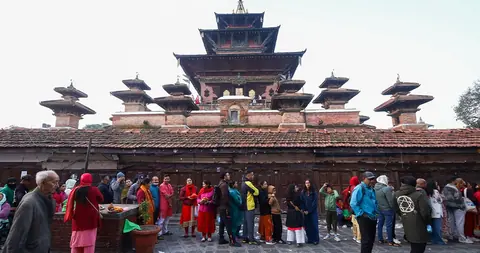 जीवित देवी कुमारीलाई हनुमानढोकामा तलेजु भवानीको दर्शन गराइयो
