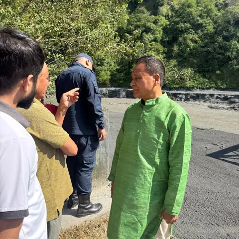 बाढीप्रति शीर्ष नेताको चिन्ता, प्रभावित क्षेत्रमा भ्रमण