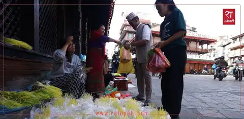 विजया दशमीमा काष्ठमण्डप क्षेत्रमा जमराको किनबेच, एक मुठाको १५० रुपैयाँसम्म