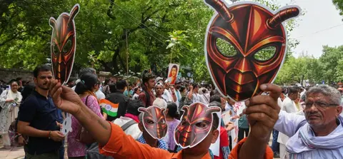 मतदाता सूची विवादमा दिल्लीको जन्तरमन्तर पुगेका विपक्षी नेता हिरासतमा