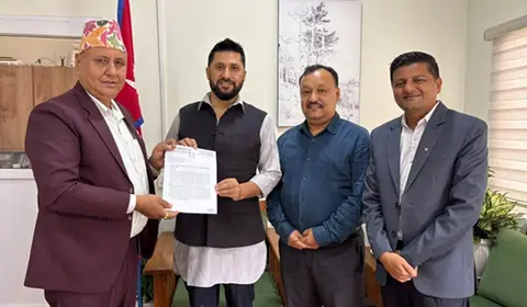 नारायणगढ बजार जोगाउन माग गर्दै चितवनका व्यवसायीले भेटे रास्वपा सभापति लामिछाने