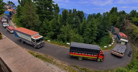 मुग्लिन–काठमाडौं सडक अवरुद्ध, त्रिभुवन राजपथमा आलोपालो प्रणालीसहित नयाँ समयतालिका लागू