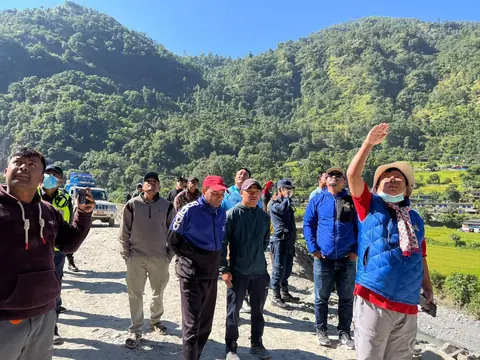 गण्डकी र कर्णालीका केही सडक अझै अवरुद्ध, बागलुङका सडक अस्थायी मर्मतपछि खुले; फापरखेत पहिरोमा मन्त्री पुनको चासो