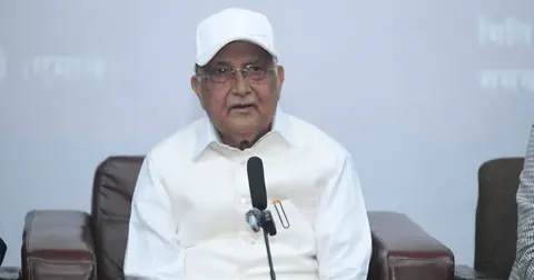 ‘नक्कली भगवान्’ भन्दै एमाले अध्यक्ष ओलीको कटाक्ष