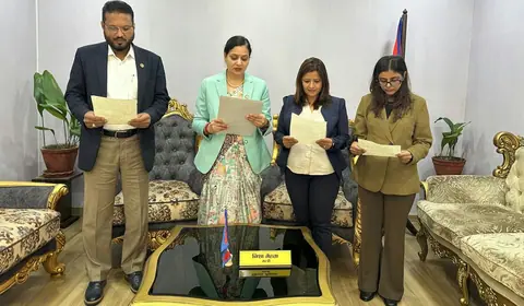 स्वास्थ्य बीमा बोर्डमा तीन सदस्य नियुक्त, मन्त्रीसमक्ष शपथ
