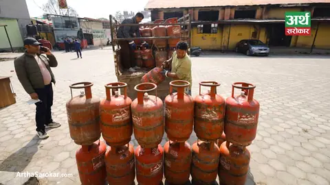ग्यास अभाव चर्किँदै, उद्योगबाट हुने खुद्रा बिक्री रोक्न ग्यास बिक्रेता महासंघको आयल निगमलाई पत्र