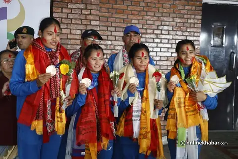 एसियाली खेलकुदमा कांस्य जितेको महिला कबड्डी टोली स्वदेश फर्कियो