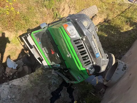 इलाममा बोलेरो सडकबाट खस्दा चालकको घटनास्थलमै मृत्यु