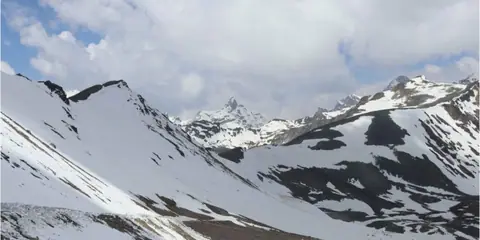 न्यालु लेकमा हिउँ हटाउने काम अधुरै रोकियो, हुम्लाको लिमी जाने बाटो अझै बन्द