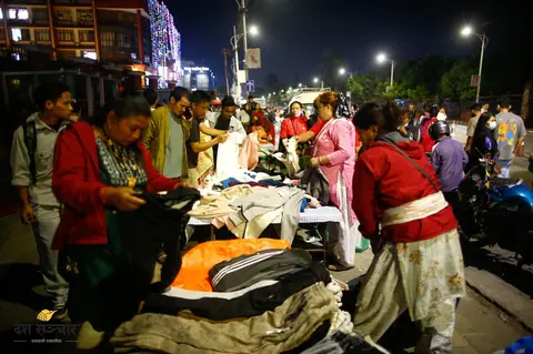 दसैँ बजारमा भीड बढ्यो, तर व्यापार खुम्चियो