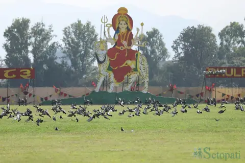 राष्ट्रपतिको प्रमुख आतिथ्यमा टुँडिखेलमा सेनाको फूलपाती बढाइँ, हनुमानढोकामा फूलपाती भित्र्याइयो