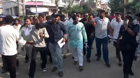 मधेस प्रदेशका स्वास्थ्यमन्त्रीको राजीनामा माग्दै युवाहरूको प्रदर्शन
