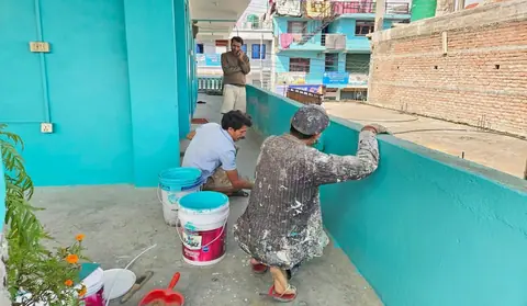 पढाइ खर्च जुटाउन पेन्टिङ गर्ने डडेल्धुराका युवा