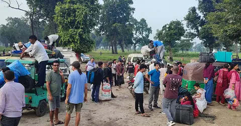 दसैँ मनाउन भारतबाट घर फर्किनेको भीड, गड्डाचौकी नाकामा चहलपहल बढ्यो