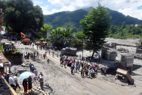 भोटेकोशी बाढीपीडितका लागि दुई पालिकाको ६३ लाख सहयोग