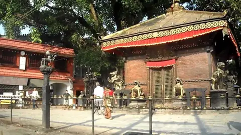 दसैँका लागि सिँगारिँदै मैतीदेवी मन्दिर परिसर