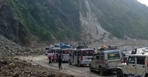 राजमार्गका होटलमा बासी र अखाद्य खाना खुवाए होटल र चालक दुवैमाथि कारबाही