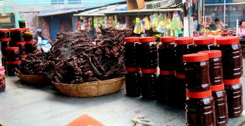 सामाजिक सञ्जालबाटै आम्दानी: अर्घाखाँचीका युवादेखि धरानको सुकुटी व्यापारसम्म
