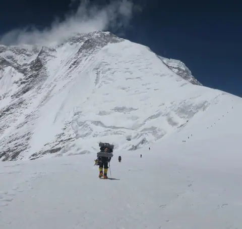 शरद् ऋतुमा ३१ हिमाल आरोहणका लागि ७० देशका ७८८ आरोहीलाई अनुमति