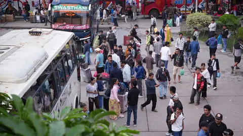 दसैँ मनाउन उपत्यका छाड्नेको चाप बढ्यो, २४ घण्टामा ५६ हजारभन्दा बढी बाहिरिए