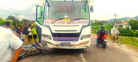 दाङमा बसको ठक्करबाट लुम्बिनी प्रदेश कृषि मन्त्रालयका वरिष्ठ लेखा अधिकृतको मृत्यु