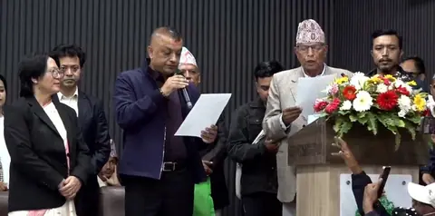 कांग्रेस सभापति थापाले लिए शपथ, भने– म चुकेँ भने सभापतिबाट हटाउनुहोस्
