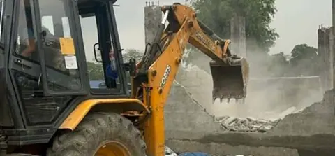 पोखराको फिर्केखोलाको खोलाघरबाट २६ संरचना हटाइयो