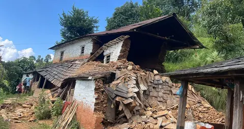 पर्वतमा बाढीपहिरोबाट तीन सय परिवार विस्थापित, १७० घर पूर्ण रूपमा क्षतिग्रस्त
