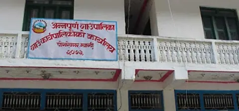पहिरोका कारण म्याग्दीको महभिर गाउँ विस्थापित, ३० परिवारको बिचल्ली